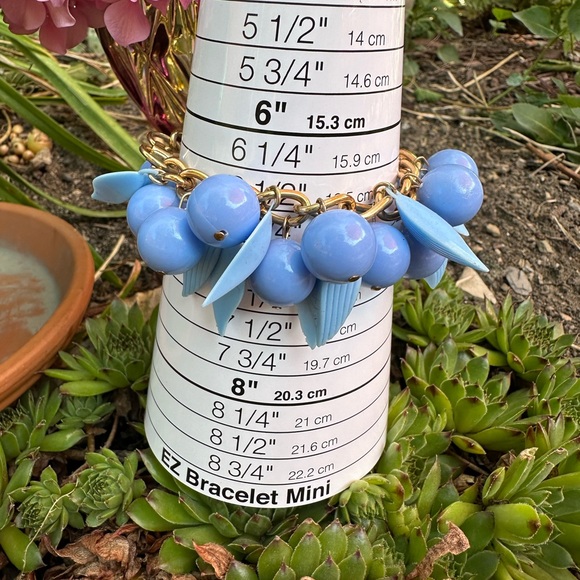 INCREDIBLE 1940's Celluloid Leaf Cornflower Blue Bracelet and Clip Earring Set - Picture 3 of 9